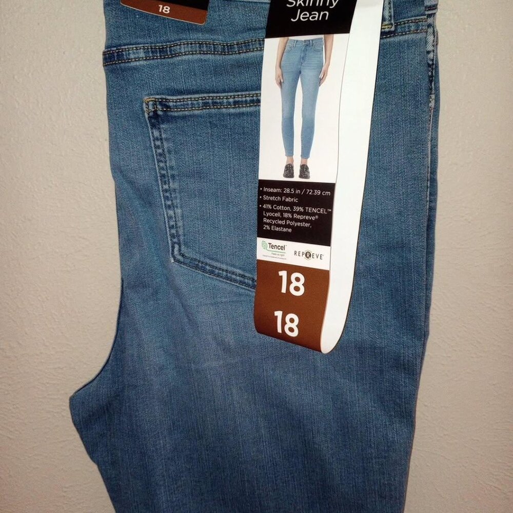 Kirkland Women's Plus Size 18 High Rise Light Blue Skinny Jeans NWT - Picture 4 of 5